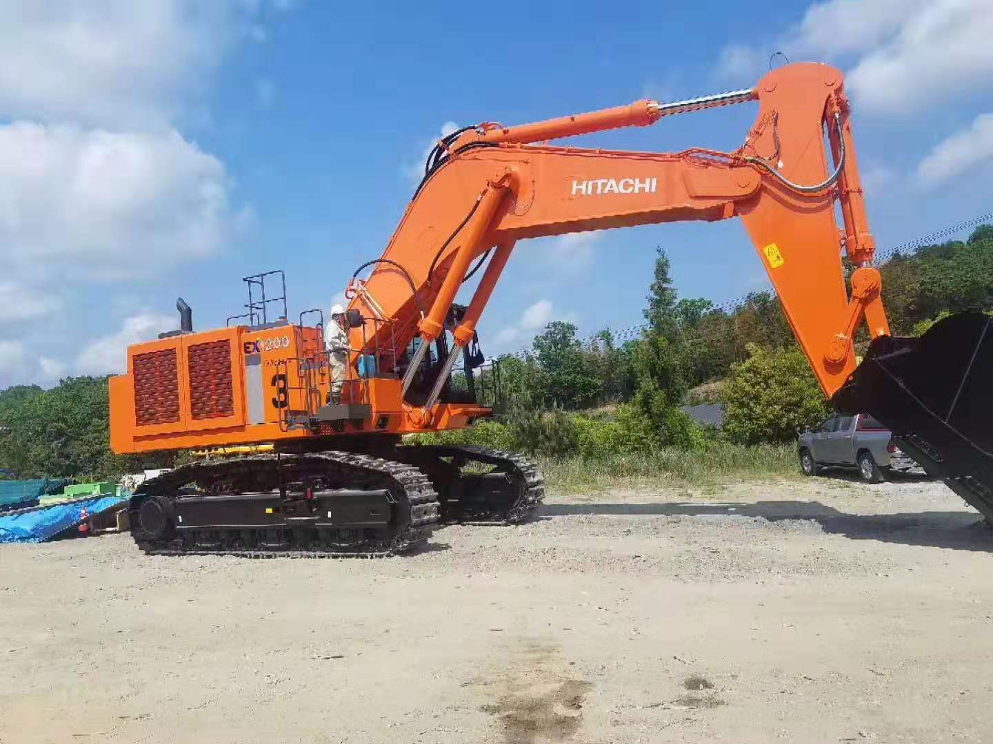 赴日本三年期挖掘機(jī)操作及修理、土方車操作男工